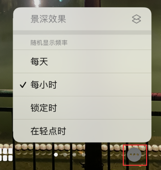 思明苹果手机维修分享iOS 16 小技巧：锁定屏幕支持随机切换指定照片 
